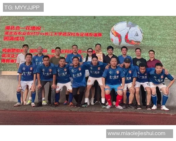 武汉足球队比赛经验深度对比及其对球队发展的影响分析 武汉足球队比赛经验深度对比及其对球队发展的影响分析