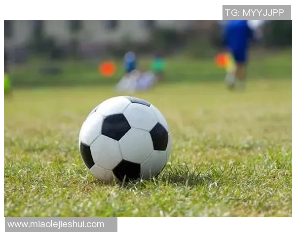 小涛足球:从草地到梦想的旅程,追寻青春的激情与团队的力量 小涛足球:从草地到梦想的旅程,追寻青春的激情与团队的力量